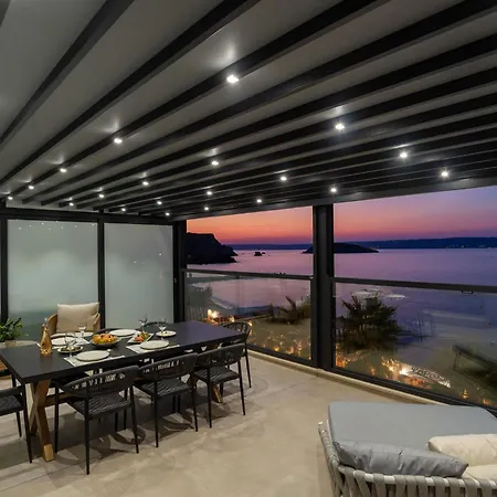 Peristeres Luxury Next To The Sea - By Apokoras *