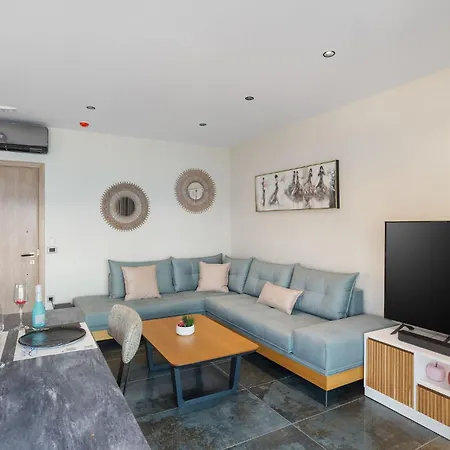 Peristeres Luxury Next To The Sea - By Apokoras Appartement *