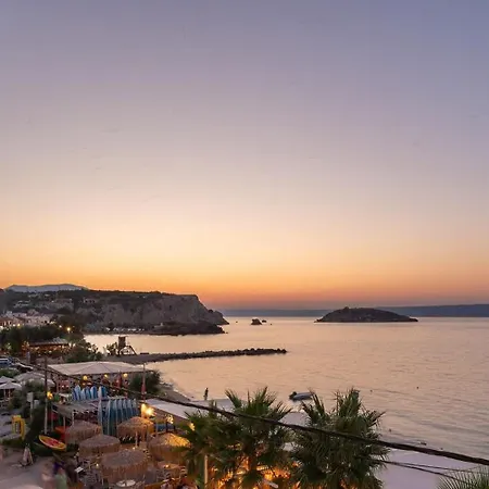 Peristeres Luxury Next To The Sea - By Apokoras Almirida