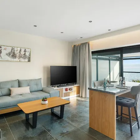 Peristeres Luxury Next To The Sea - By Apokoras *